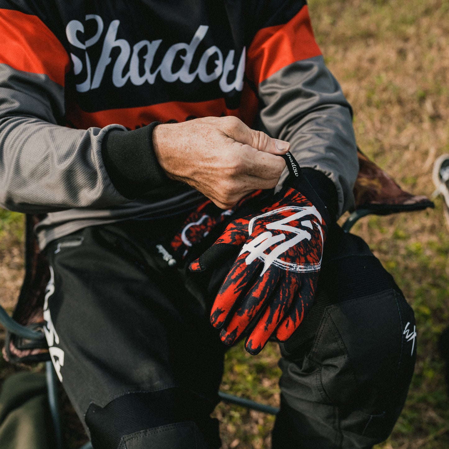Shadow Conspire Gloves - Red Tie Dye